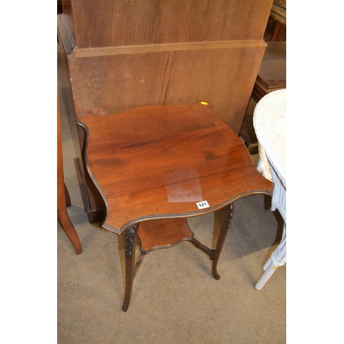 521 - EDWARDIAN MAHOGANY SHAPED TOP CENTRE TABLE WITH SHELF STRETCHER