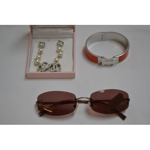 21 - HERMES STYLE BANGLE, CHANEL STYE SUNGLASSES AND EARRINGS