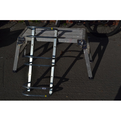 765 - CYCLE STAND AND DECORATORS STAND