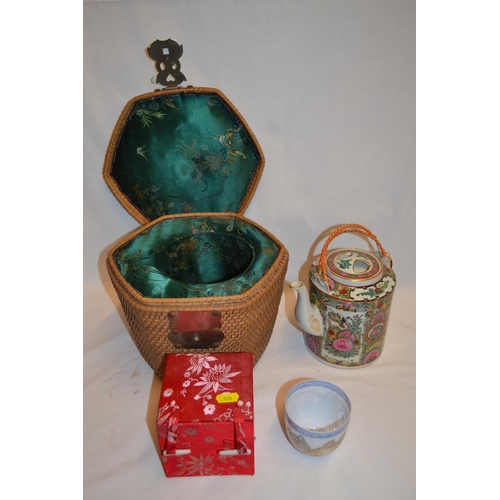 135 - CHINESE PORCELAIN FAMILLE VERTE TEA KETTLE IN CANE CASE AND EGGSHELL PORCELAIN BEAKER