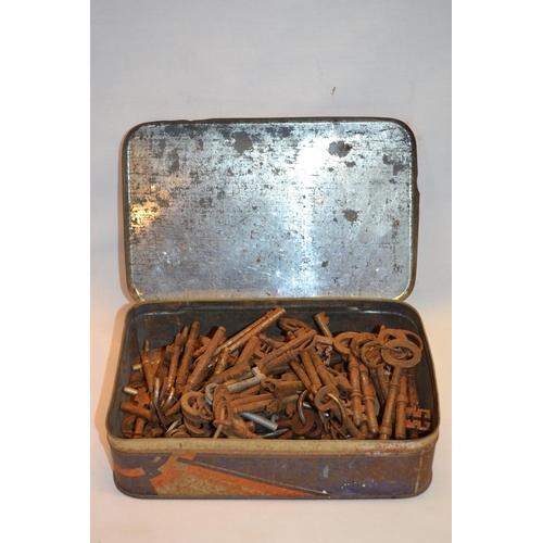 190 - TIN OF OLD KEYS