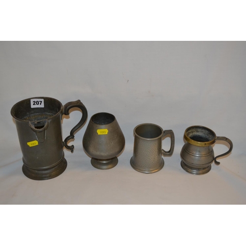 207 - GEORGIAN PEWTER QUART JUG WITH SCROLL HANDLE, BRASS RIMMED PEWTER HALF PINT MEASURE, ETC