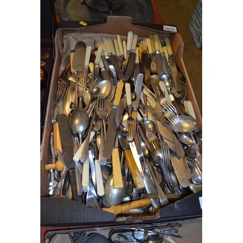 281 - LARGE QUANTITY OF CUTLERY