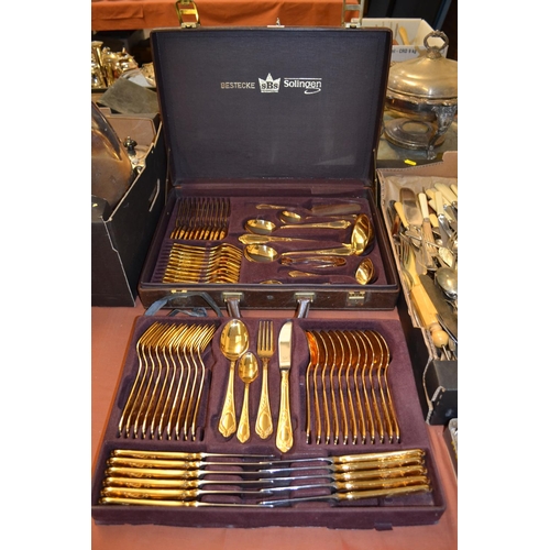 285 - BESTECKE SOLINGEN 22/24CT GOLD PLATED CUTLERY SERVICE (1 DINNER FORK AND 1 TEA FORK MISSING) (59 PIE... 