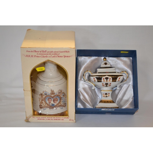 29 - BONE CHINA 2 HANDLED TABLE URN AND WADE BELLS WHISKY BELL IN ORIGINAL BOX (FULL)