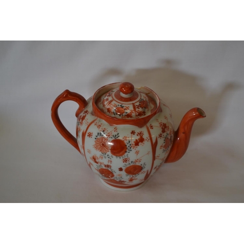 3 - CHINESE ORANGE AND WHITE PORCELAIN BULBOUS TEAPOT (CHIP TO RIM)