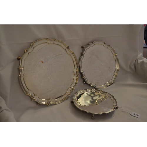 312 - GRADUATED SET OF 3 SILVER SALVERS WITH RAISED SHAPED RIMS ON SCROLL FEET (30, 25 & 20CM); BIRMINGHAM... 