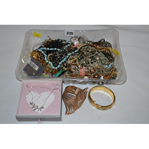 335 - QUANTITY OF JEWELLERY