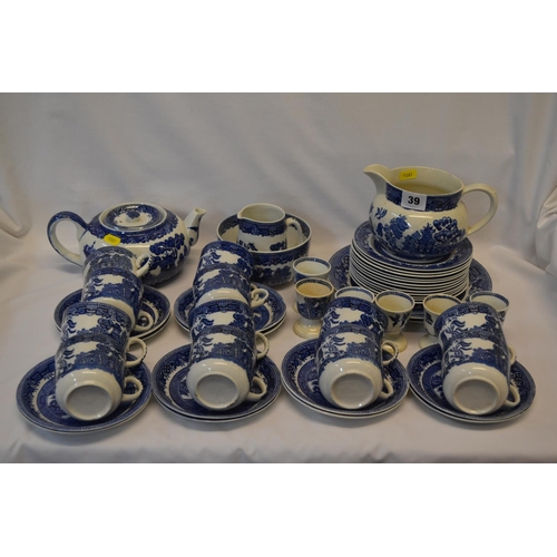 39 - BLUE AND WHITE WILLOW PATTERN TEA SERVICE, 6 EGGCUPS, ETC (49 PIECES)