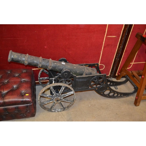 433 - LARGE CAST IRON CANNON GARDEN FEATURE 43CM WIDE X 160 LENGTH