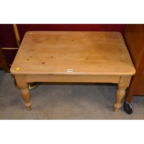 438 - RECTANGULAR PINE COFFEE TABLE