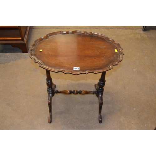 442 - REPRODUCTION OVAL MAHOGANY COFFEE TABLE WITH PIE CRUST RIM