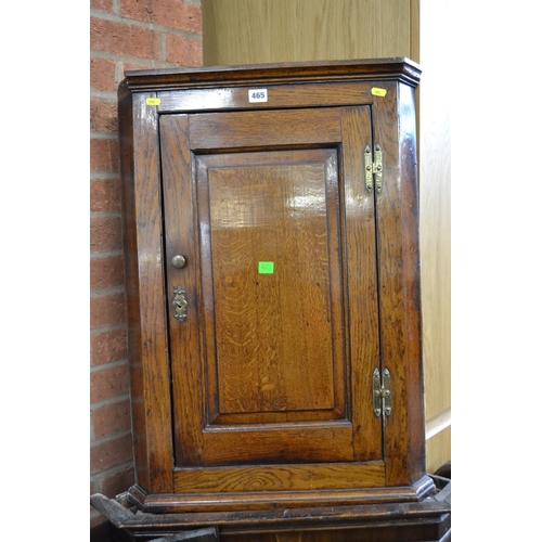 465 - GEORGIAN OAK CORNER CUPBOARD FITTED 2 SHAPED SHELVES ENCLOSED BY FIELDED PANEL DOOR