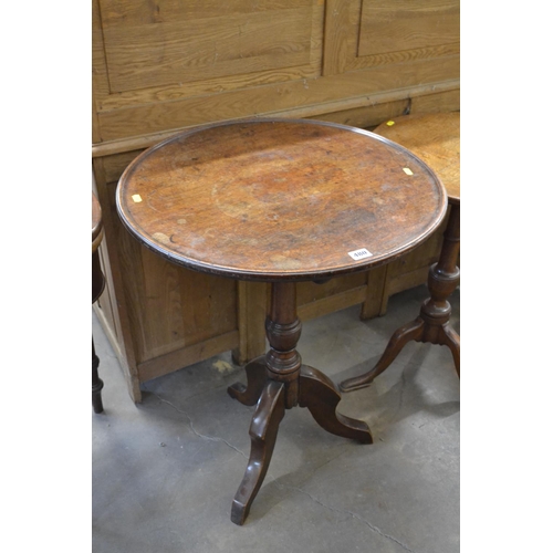 480 - GEORGIAN CIRCULAR MAHOGANY TILT AND TRAY TOP WINE TABLE WITH RAISED RIM, ON TRIPOD BASE