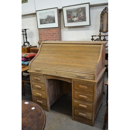 492 - EDWARDIAN OAK ROLL TOP DESK FITTED INTERIOR DRAWERS AND PIGEON HOLES, TAMBOUR FRONT, 8 DRAWERS UNDER... 