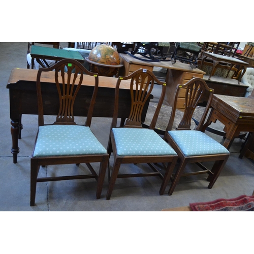 496 - THREE 19TH CENTURY HEPPLEWHITE STYLE DINING CHAIRS WITH PIERCED SPLAT BACKS