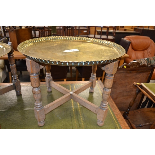 503 - BONARIES WARE CIRCULAR TRAY TOP TABLE WITH PIE CRUST RAISED RIM ON OAK BASE 62CM DIAMETER X 50CM HIG... 