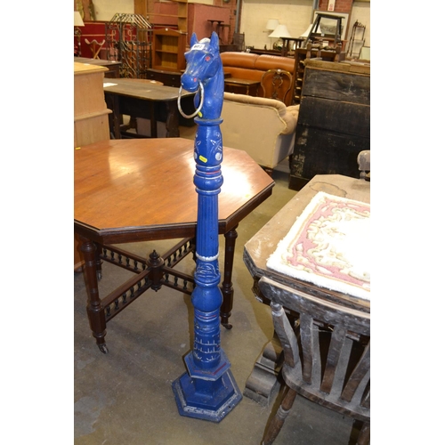 607 - PAINTED CAST IRON HORSE HEAD TETHERING POST ON FLUTED AND PATTERNED COLUMN, HEXAGONAL BASE