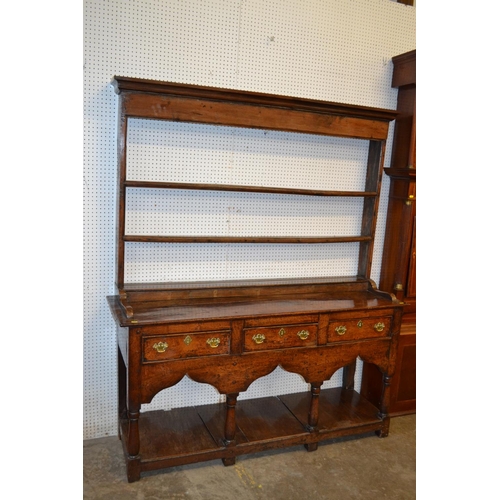 611 - 18TH CENTURY OAK WELSH DRESSER FITTED 3 DRAWERS, DROP BRASS HANDLES AND ESCUTCHEONS, ARCHED APRON, T... 