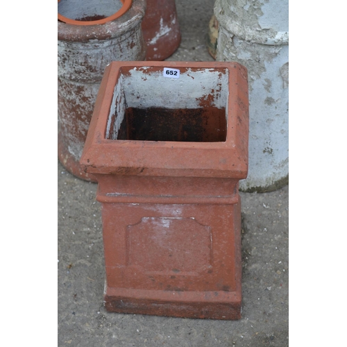 652 - SQUARE TERRACOTTA CHIMNEY POT