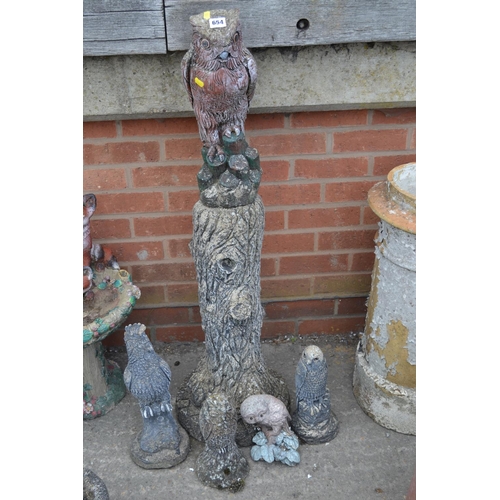 654 - GARDEN STONEWARE OWL ON TREE TRUNK AND 4 BIRDS