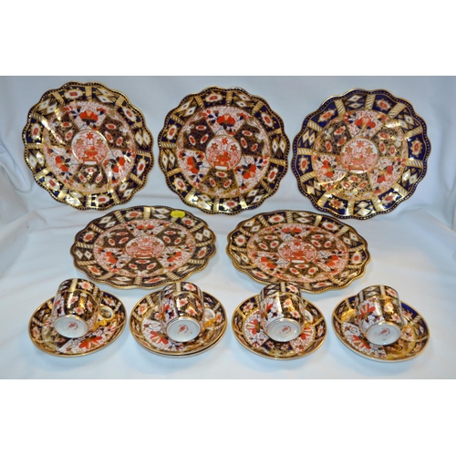 66 - FIVE DAVENPORT IMARI PATTERN PLATES (1 A/F) (23CM) AND FOUR ROYAL CROWN DERBY IMARI PATTERN TEACUPS ... 