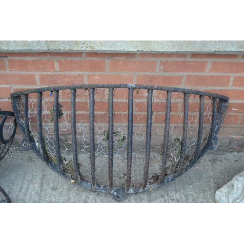 689 - VINTAGE CAST IRON MANGER 100CM WIDTH