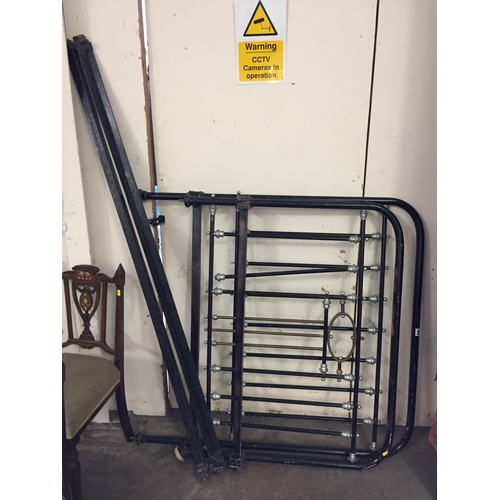 589 - 3/4 METAL BED STEAD 3'6