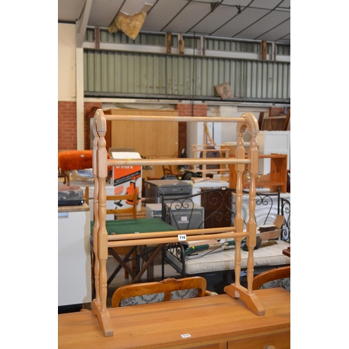 716 - MODERN BEECH TOWEL AIRER