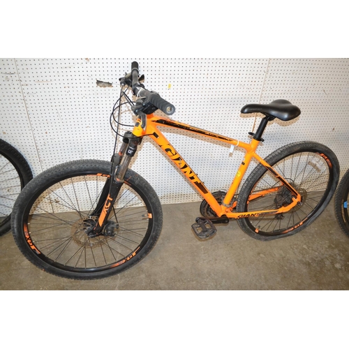 743 - GIANT BTX MOUNTAIN BIKE