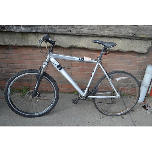 767 - DIAMOND BACK M05 MOUNTAIN BIKE