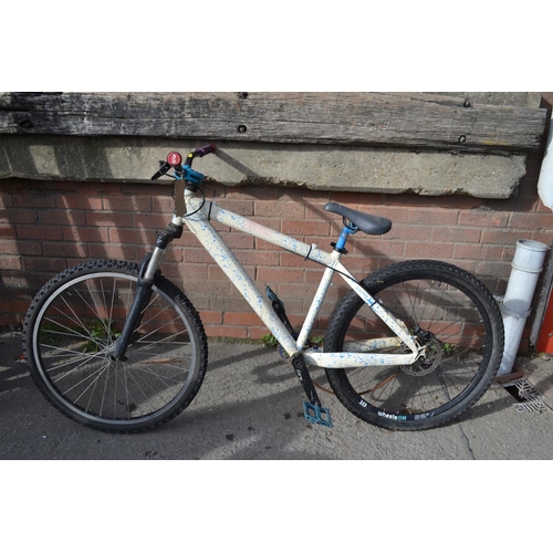 775 - WHITE AND BLUE SPECKLED MOUNTAIN BIKE