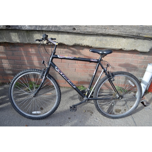 781 - UNIVERSAL EXTREME MOUNTAIN BIKE