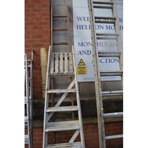 915 - WOODEN STEPS AND WOOD LADDER