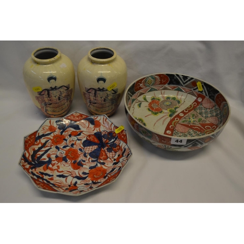 44 - 19TH CENTURY JAPANESE IMARI BOWL AND DISH AND PAIR OF ORIENTAL OVIFORM VASES