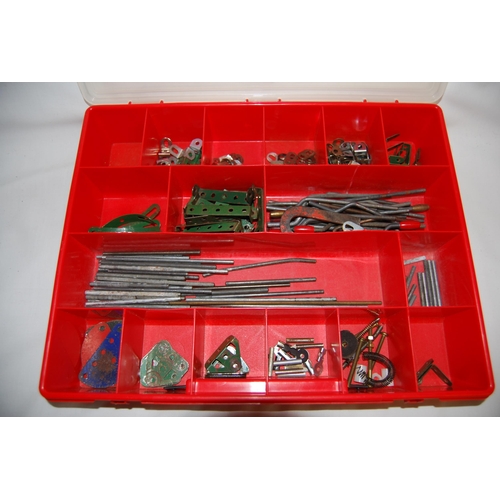 136 - QUANTITY OF MECCANO IN ORGANISER CASE