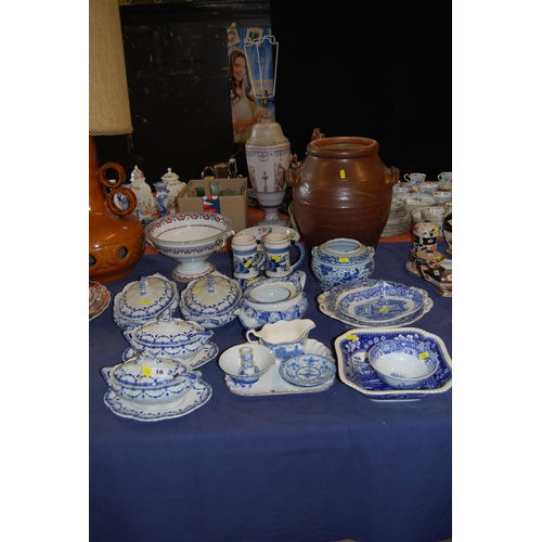 16 - QUANTITY OF BLUE AND WHITE CHINA ETC