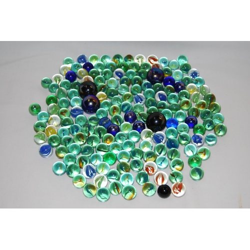 59 - QUANTITY OF MARBLES