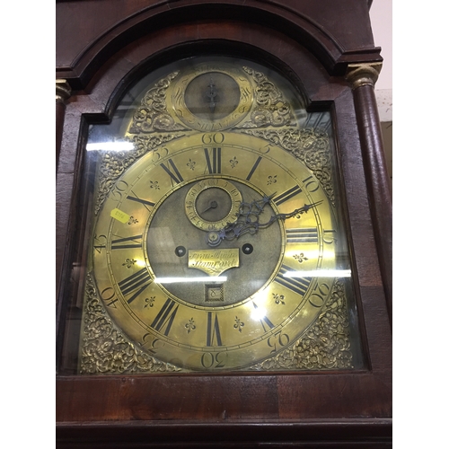 286 - 18TH CENTURY LONG CASE CLOCK WITH ARCHED BRASS DIAL IN WALNUT CASE BY FRAN MOORE STAMFORD (8 DAY)