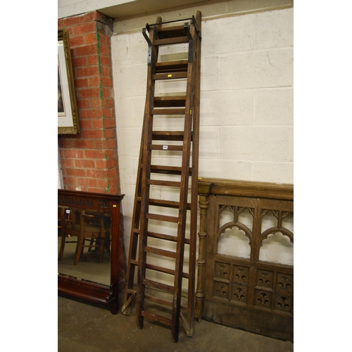 540 - VINTAGE PINE EXTENDING LOFT LADDER