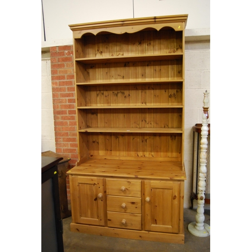 560 - PINE WELSH DRESSER FITTED 3 DRAWERS, 2 CUPBOARDS, WITH PLATE RACK OVER 125CM WIDTH X 61CM DEPTH X 23... 