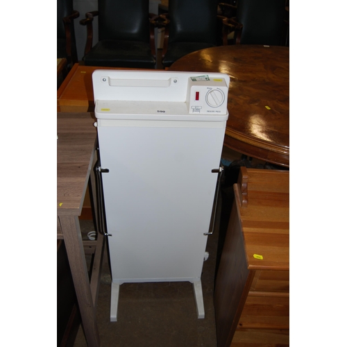 590 - CORBY TROUSER PRESS