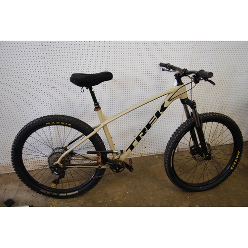 645 - TREK ROSCOE 6 MOUNTAIN BIKE