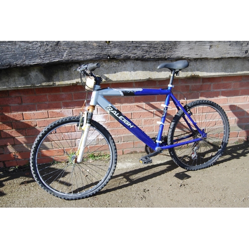 682 - RALEIGH INCOGNITO MOUNTAIN BIKE