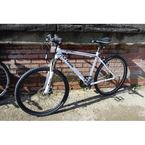 695 - CROSS FXT 300 MOUNTAIN BIKE