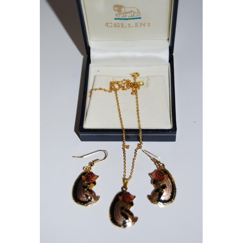 415 - ENAMEL HEDGEHOG PENDANT & CHAIN AND PAIR OF MATCHING EARRINGS