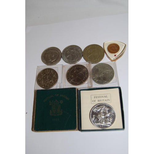 422 - 7 VARIOUS CROWNS AND 1940 FARTHING SET IN RESIN