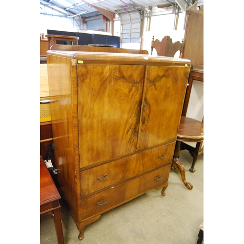 556 - 1930S WALNUT COMPACTUM FITTED 2 DRAWERS 92CM WIDTH X 48CM DEPTH X 134CM HIGH