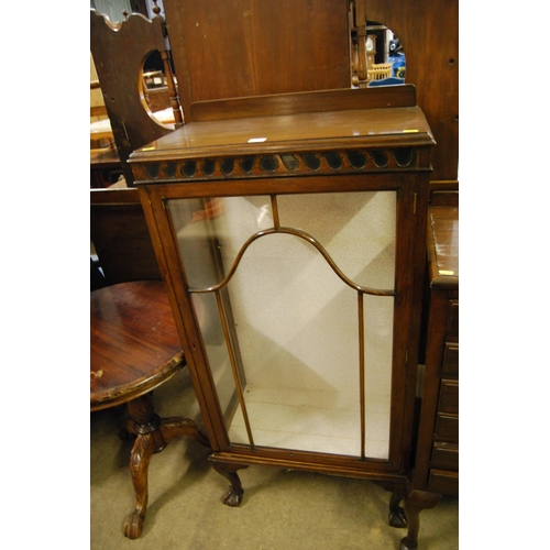 558 - EDWARDIAN MAHOGANY DISPLAY CABINET 60CM WIDTH X 33CMDEPTH X 119CM HIGH