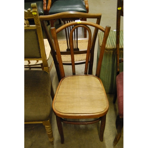 564 - CHILDS BENTWOOD CHAIR